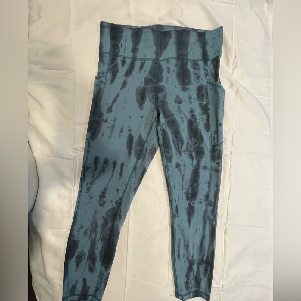 Lululemon Invigorate Tie Dye Leggings 25” size 10
